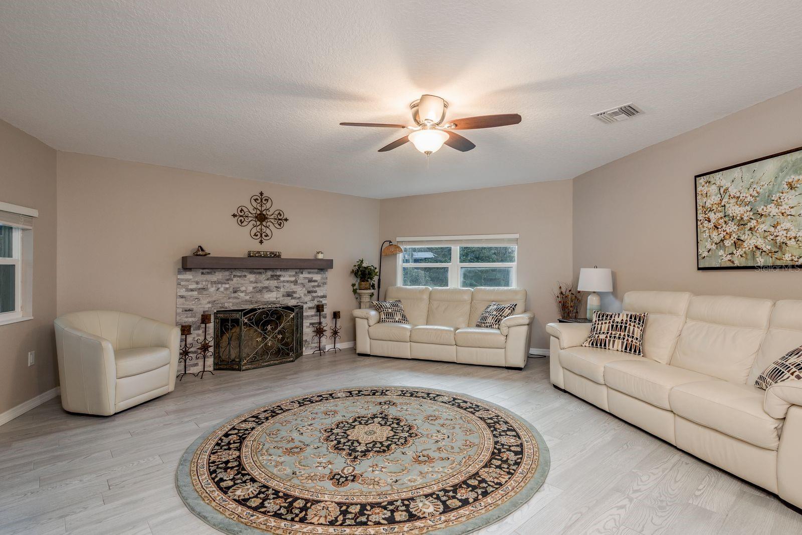 Image 17 of 61 For 401 Old East Lake Road