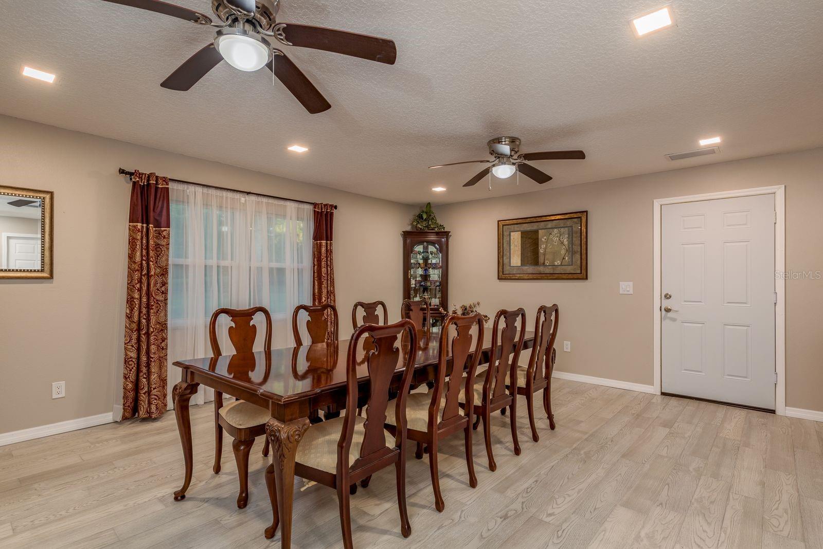 Image 18 of 61 For 401 Old East Lake Road