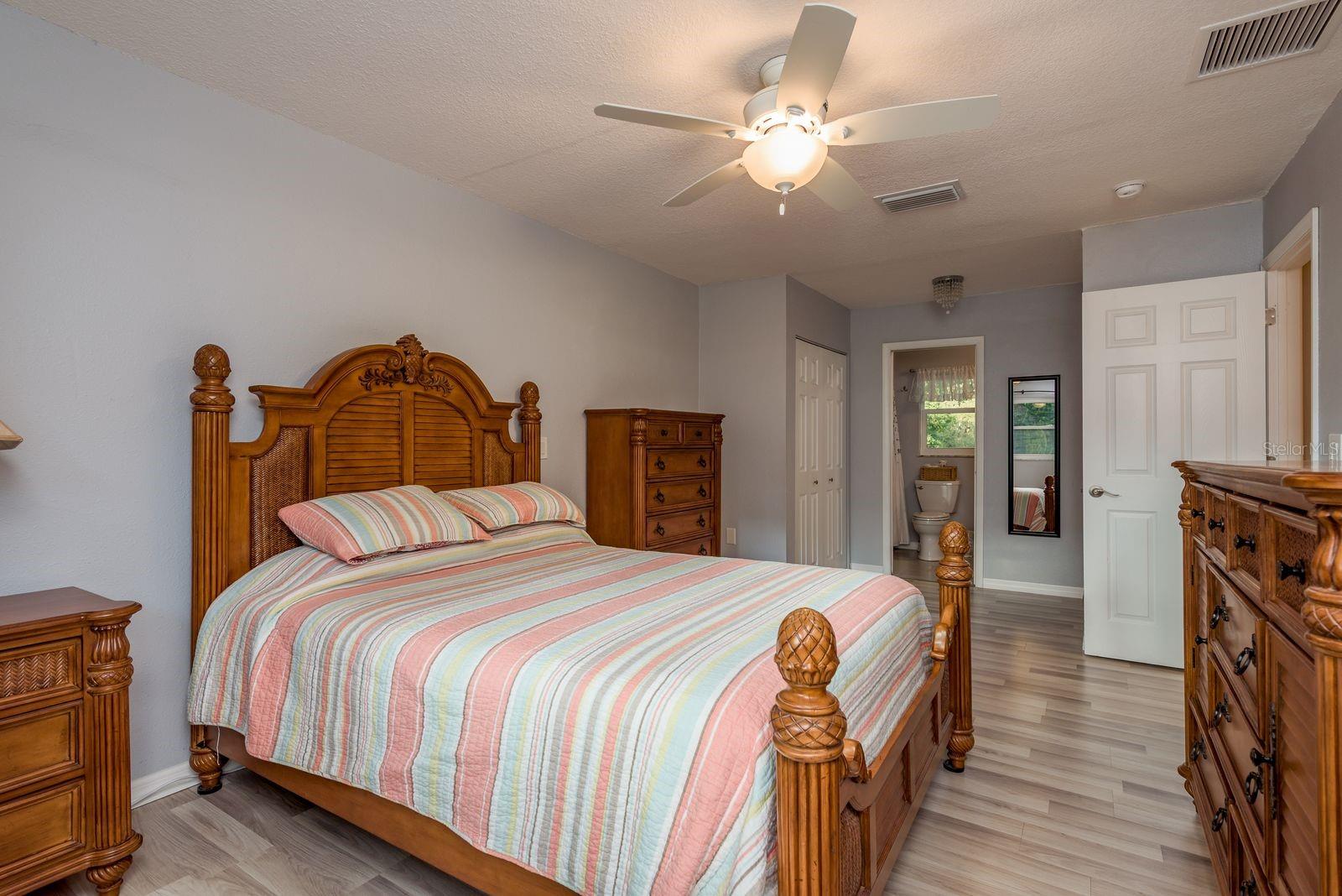 Image 31 of 61 For 401 Old East Lake Road