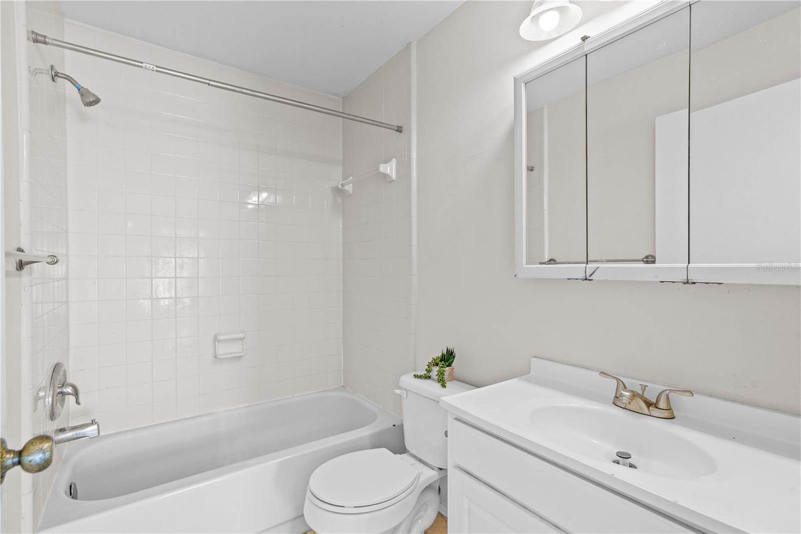 Image 13 of 19 For 4003 Nestle Oaks Place 204