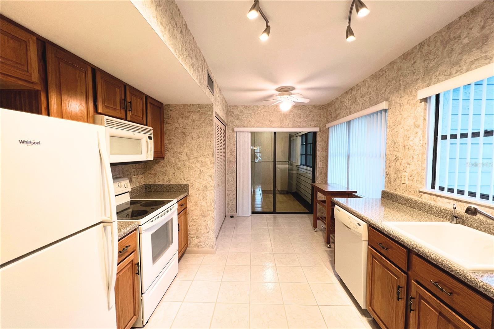 Image 6 of 24 For 10606 Longwood Drive 203b