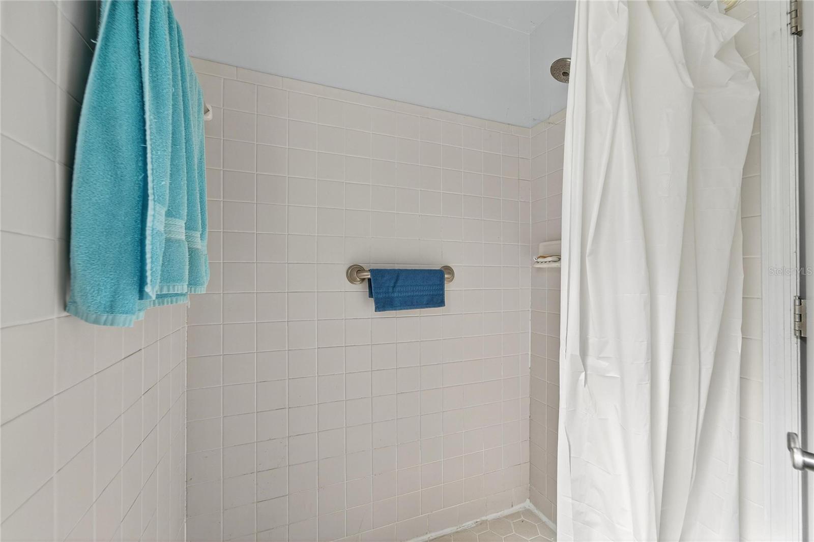 Image 22 of 66 For 204 Sugar Creek Drive