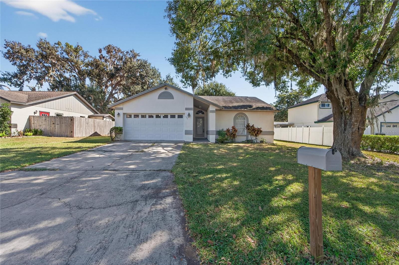 Image 4 of 66 For 204 Sugar Creek Drive