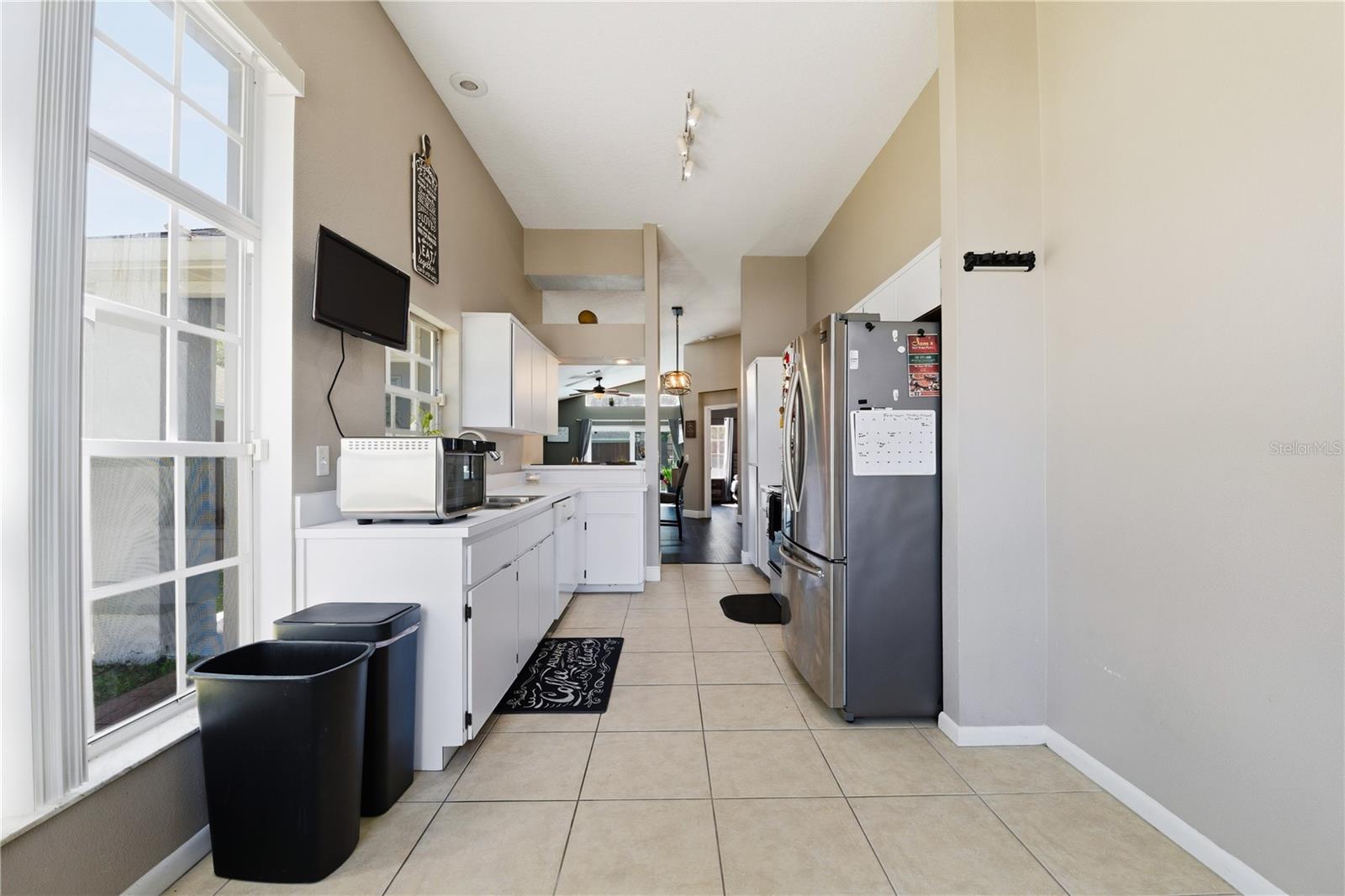 Image 10 of 40 For 7044 Woodhall Avenue