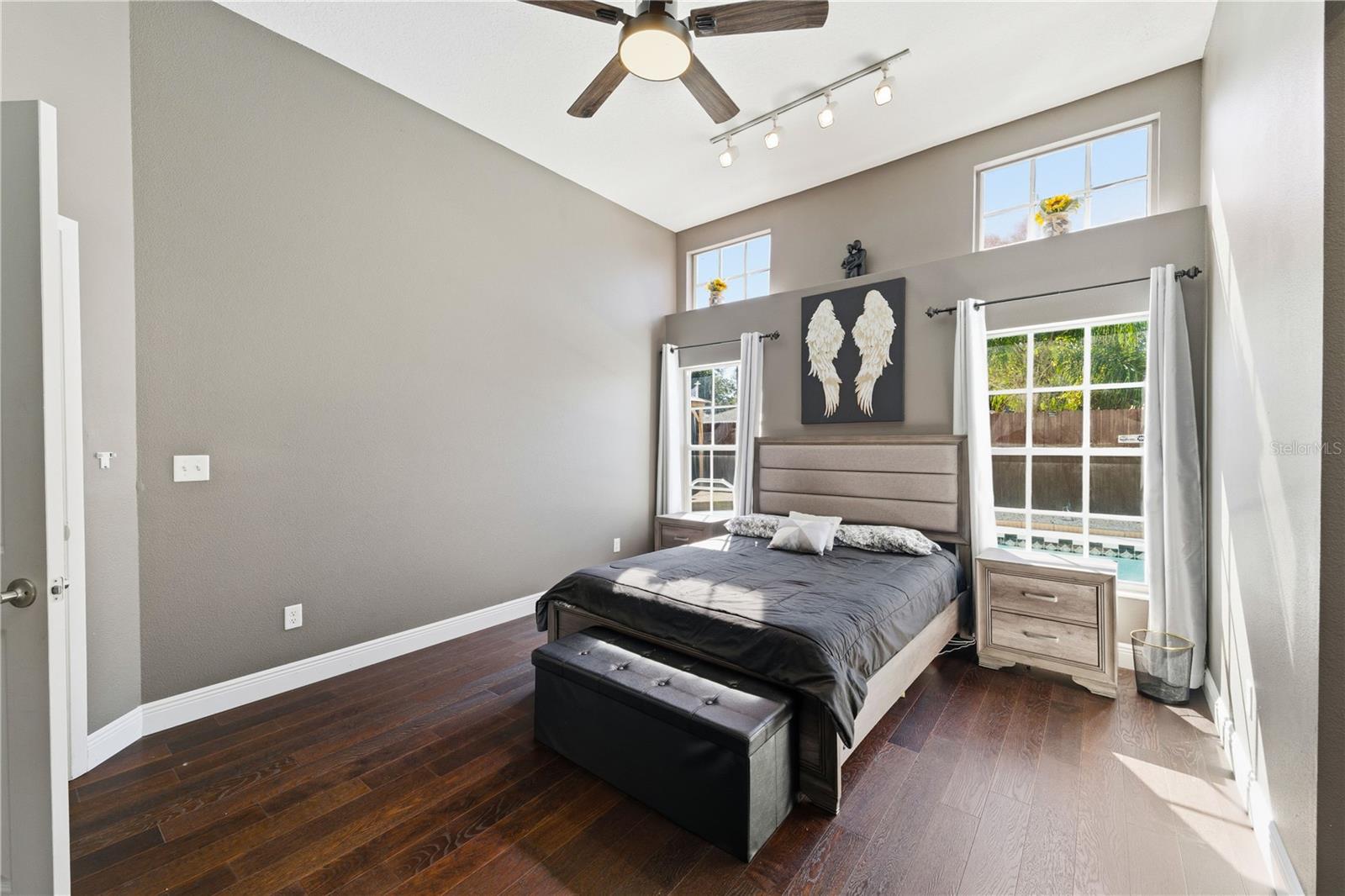 Image 13 of 40 For 7044 Woodhall Avenue