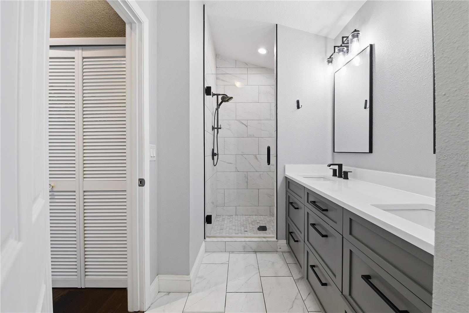 Image 16 of 40 For 7044 Woodhall Avenue