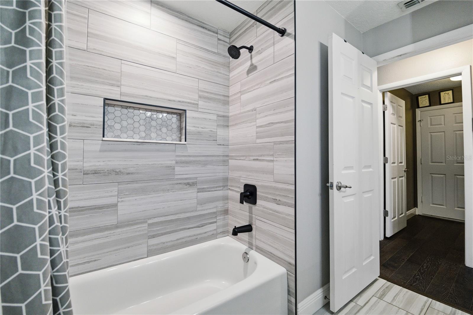 Image 25 of 40 For 7044 Woodhall Avenue