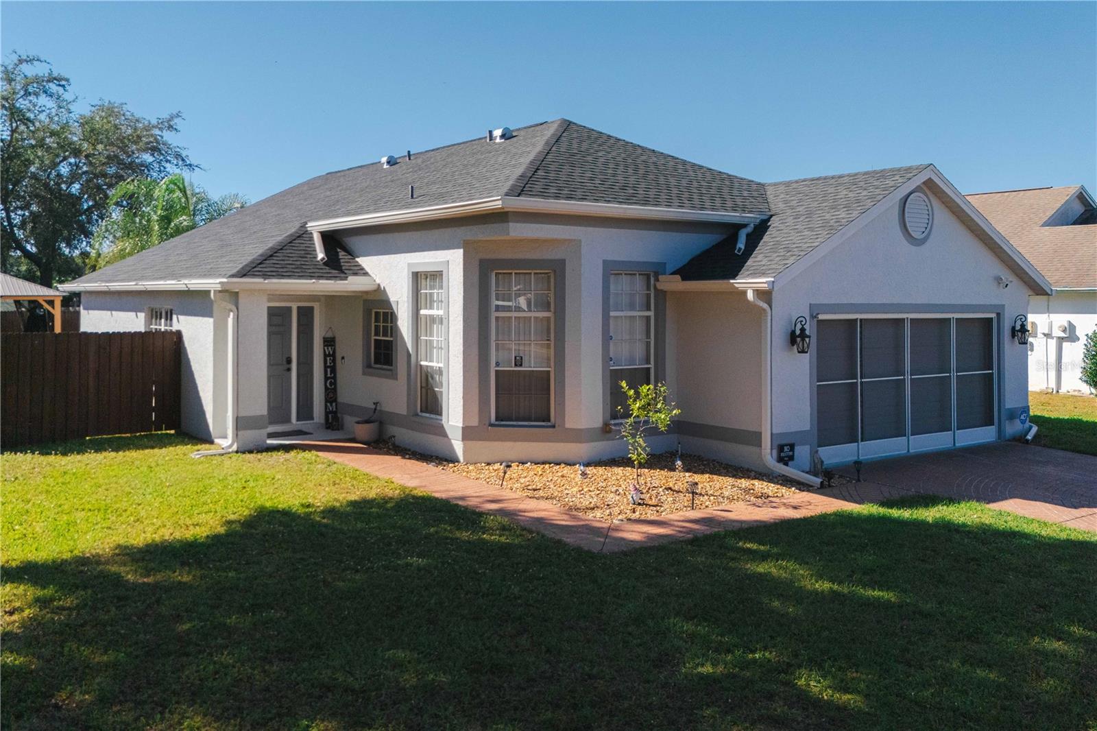 Image 3 of 40 For 7044 Woodhall Avenue