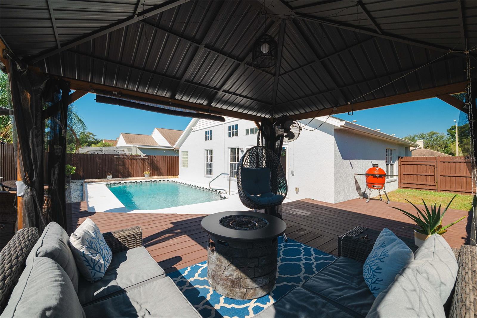 Image 32 of 40 For 7044 Woodhall Avenue