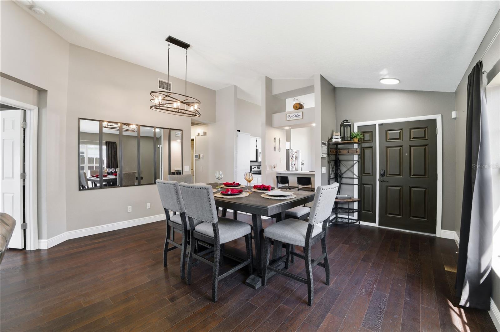 Image 4 of 40 For 7044 Woodhall Avenue