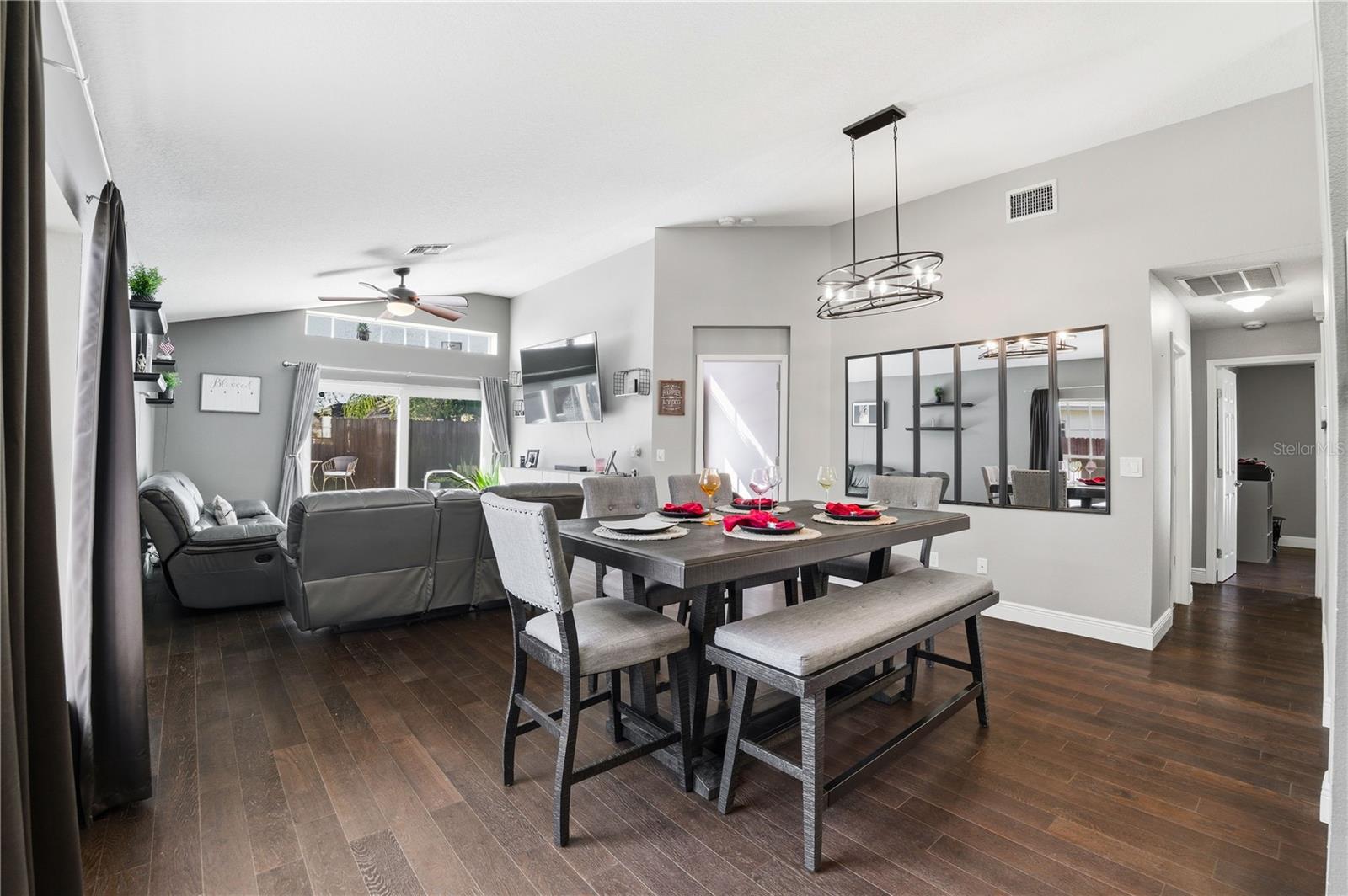 Image 5 of 40 For 7044 Woodhall Avenue