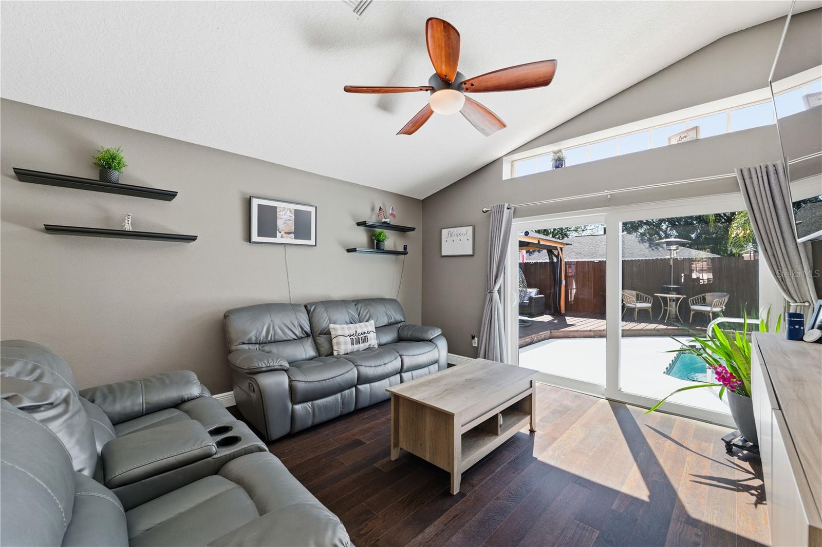 Image 6 of 40 For 7044 Woodhall Avenue