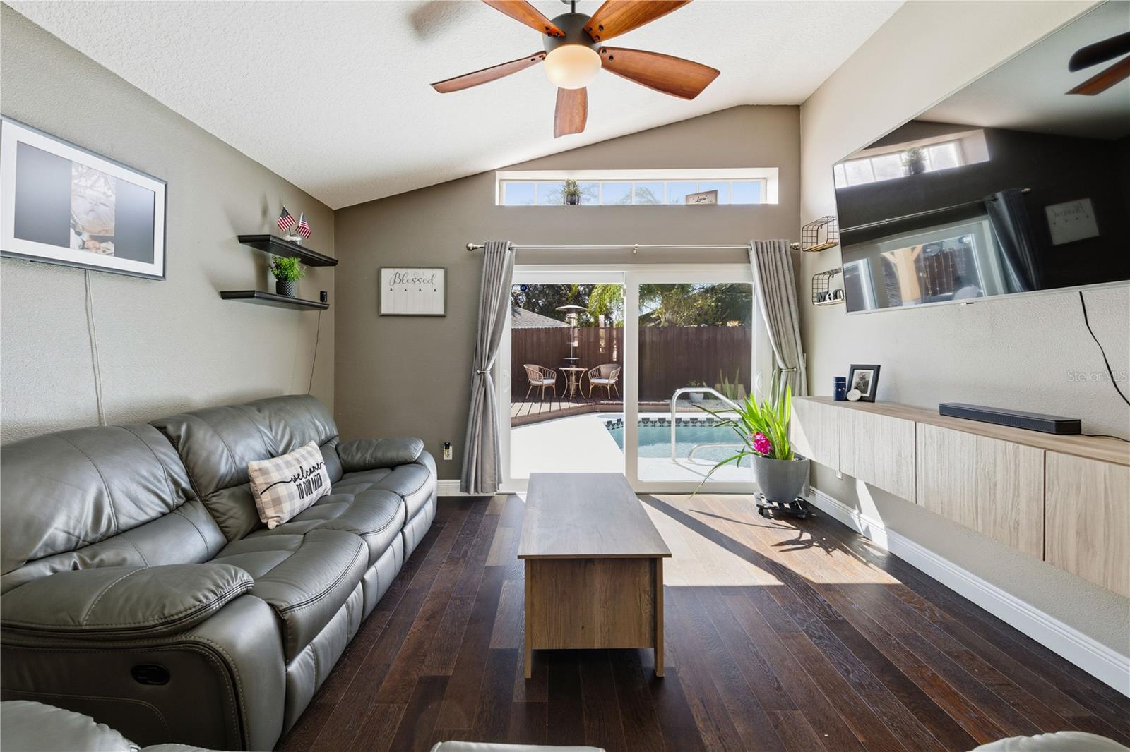 Image 8 of 40 For 7044 Woodhall Avenue