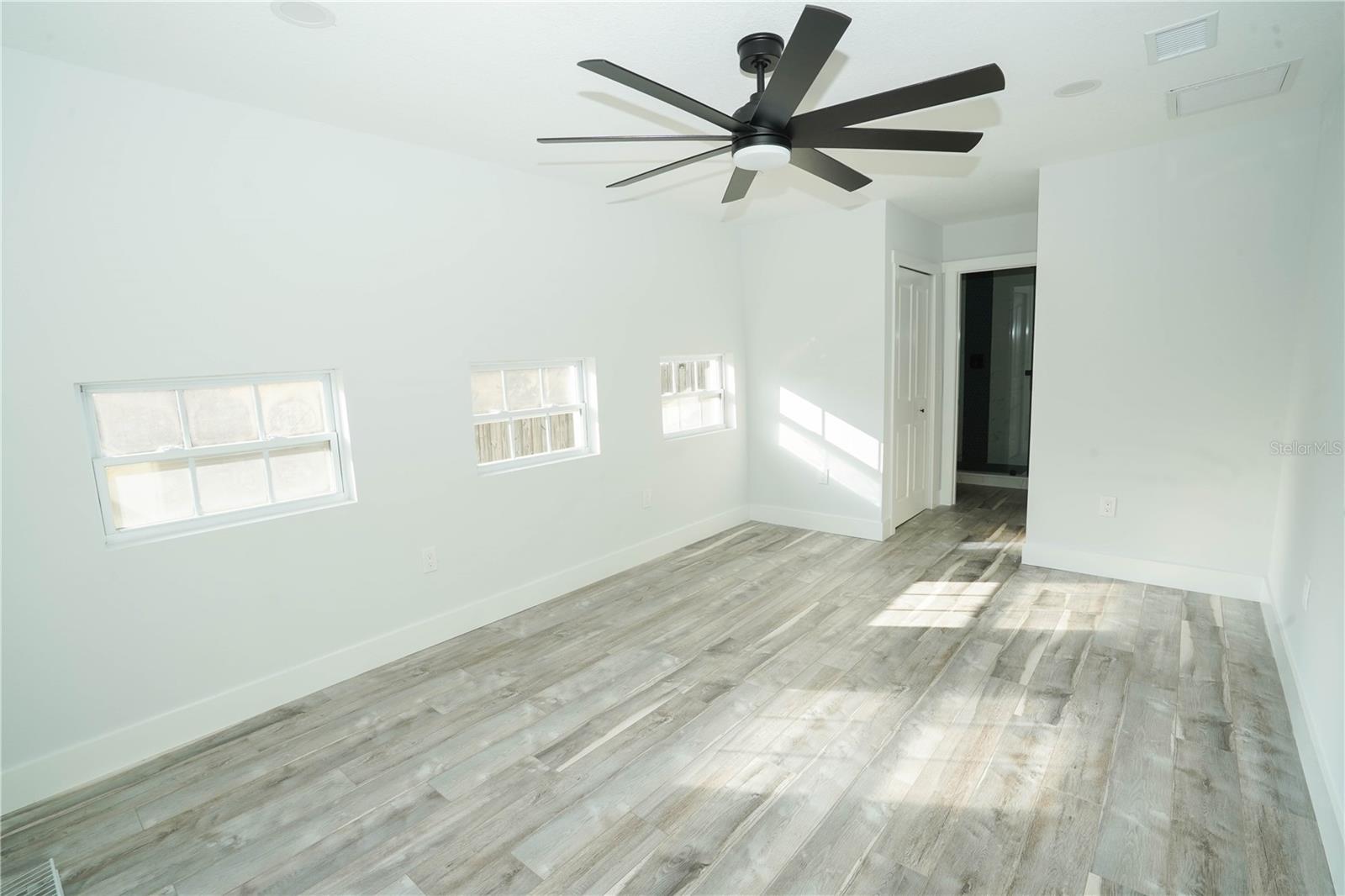 Image 11 of 33 For 5817 Dartmouth Avenue N