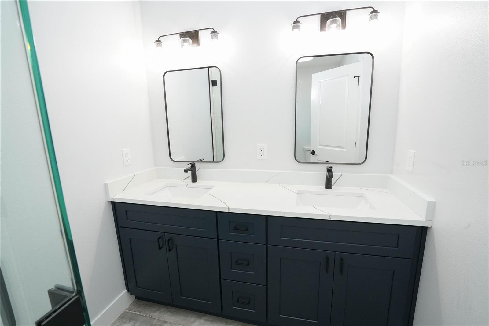 Image 14 of 33 For 5817 Dartmouth Avenue N