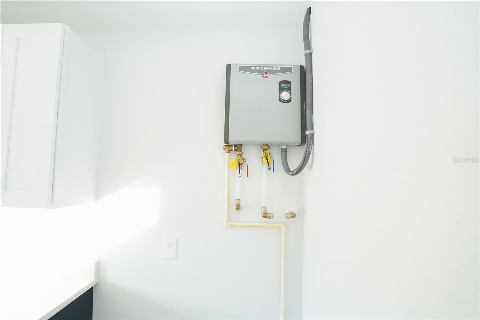 Image 23 of 33 For 5817 Dartmouth Avenue N