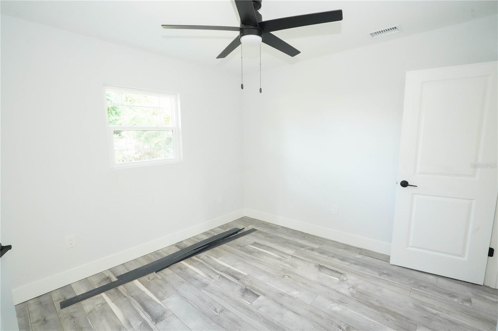 Image 25 of 33 For 5817 Dartmouth Avenue N