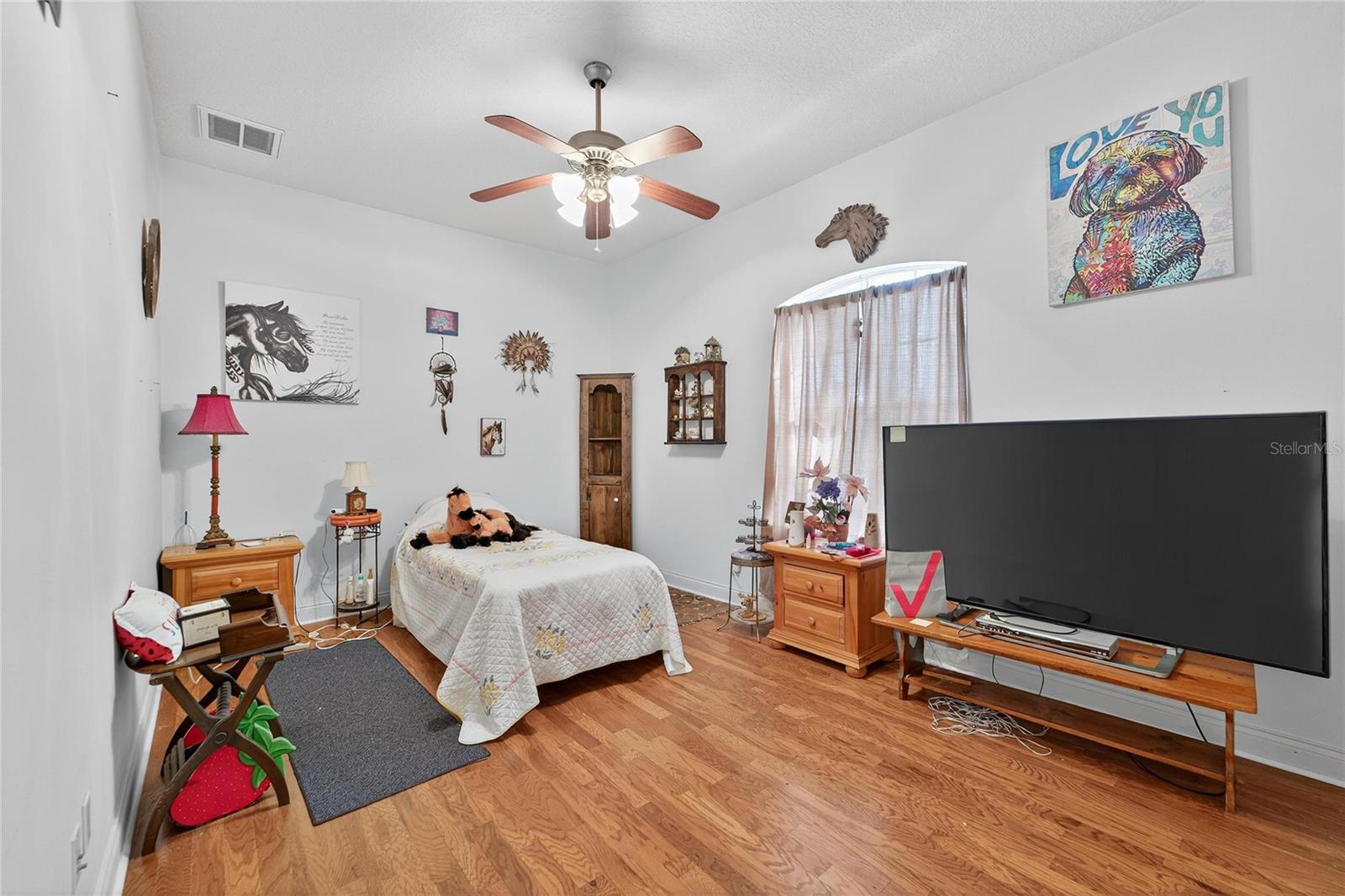 Image 38 of 99 For 332 Holloway Road