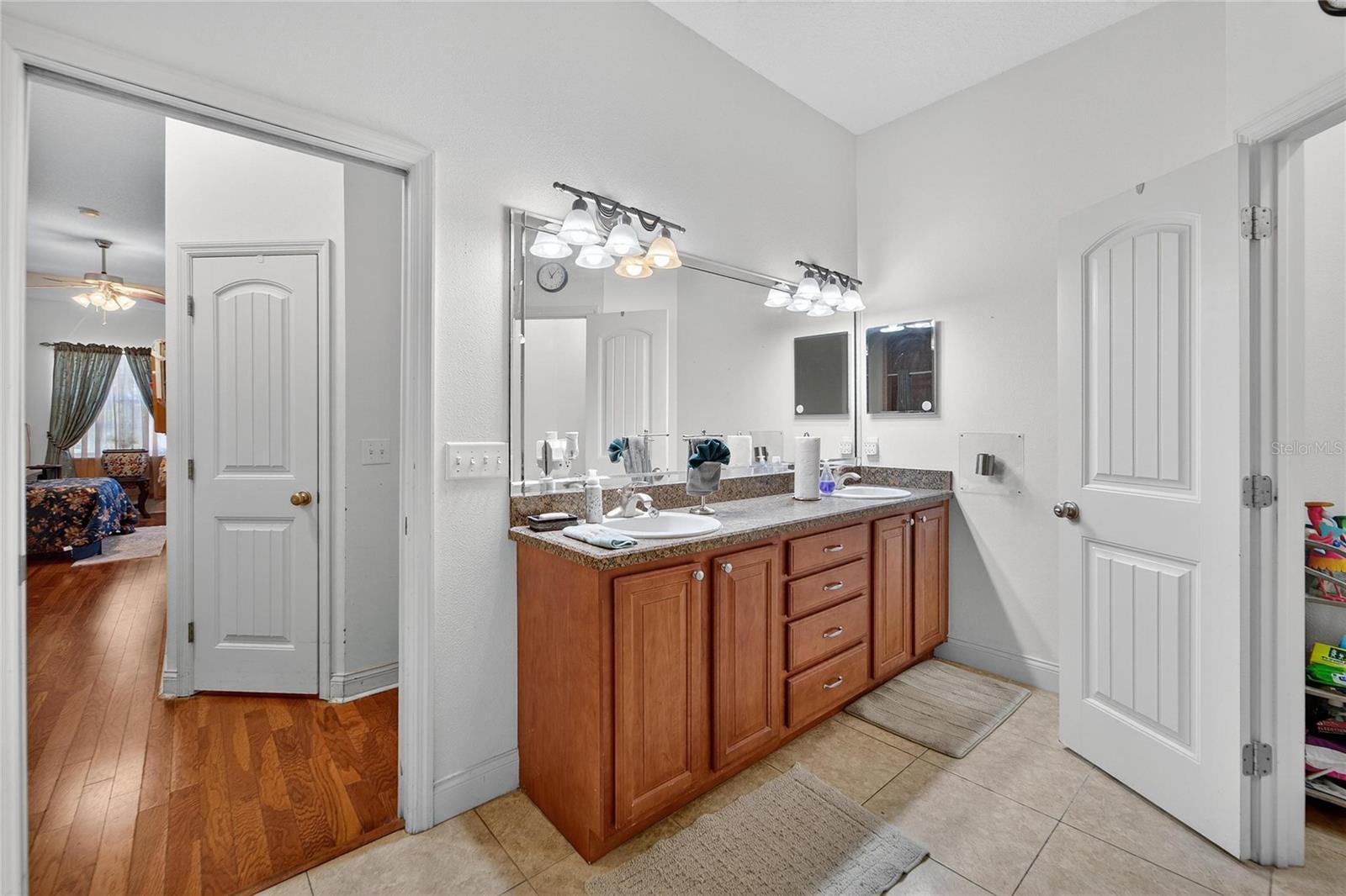 Image 49 of 99 For 332 Holloway Road