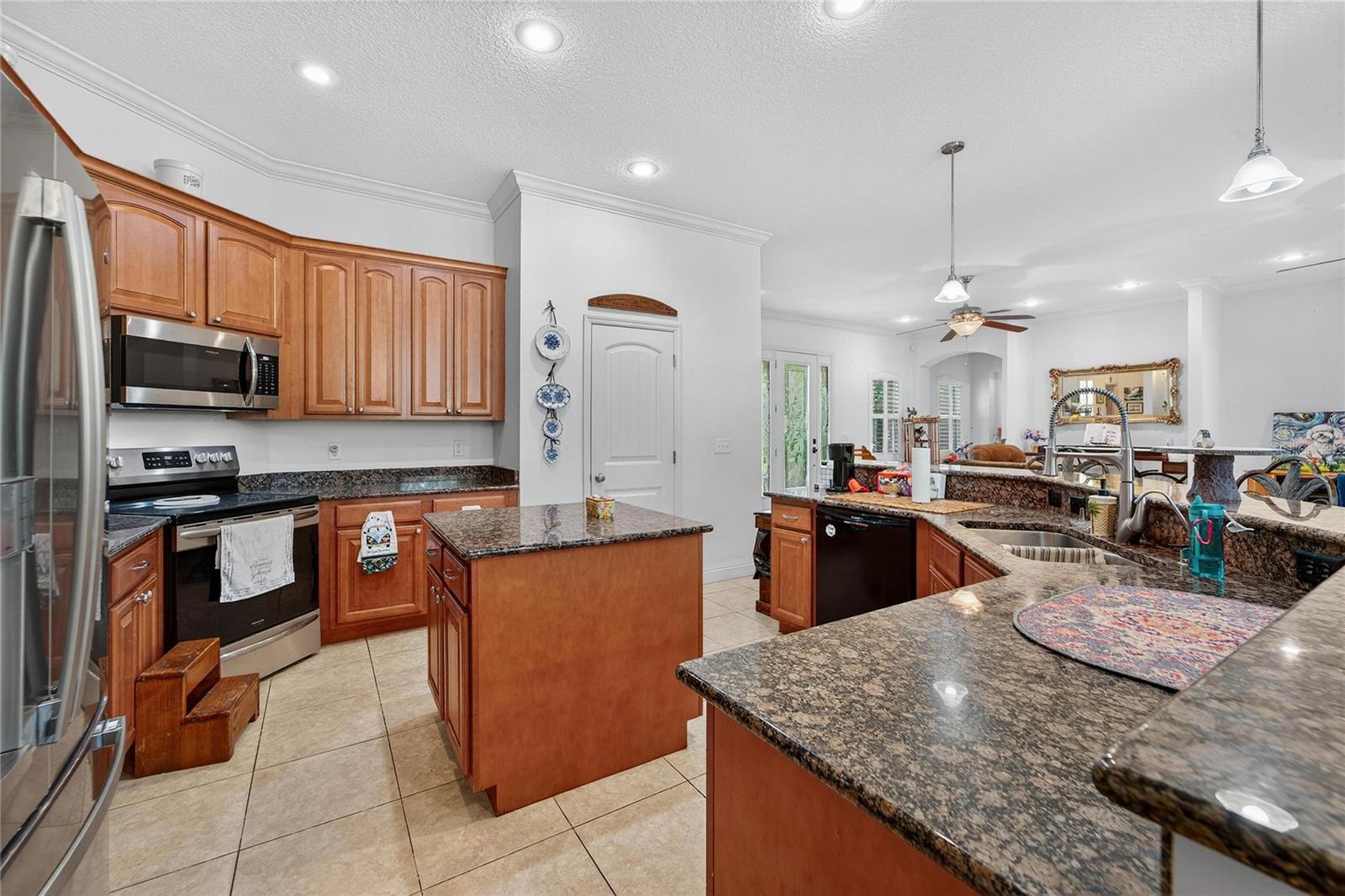 Image 65 of 99 For 332 Holloway Road