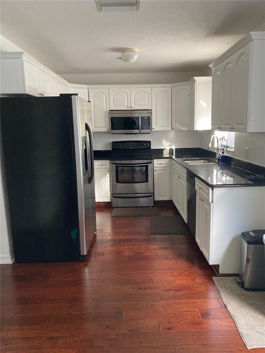 Image 11 of 32 For 1702 North Street