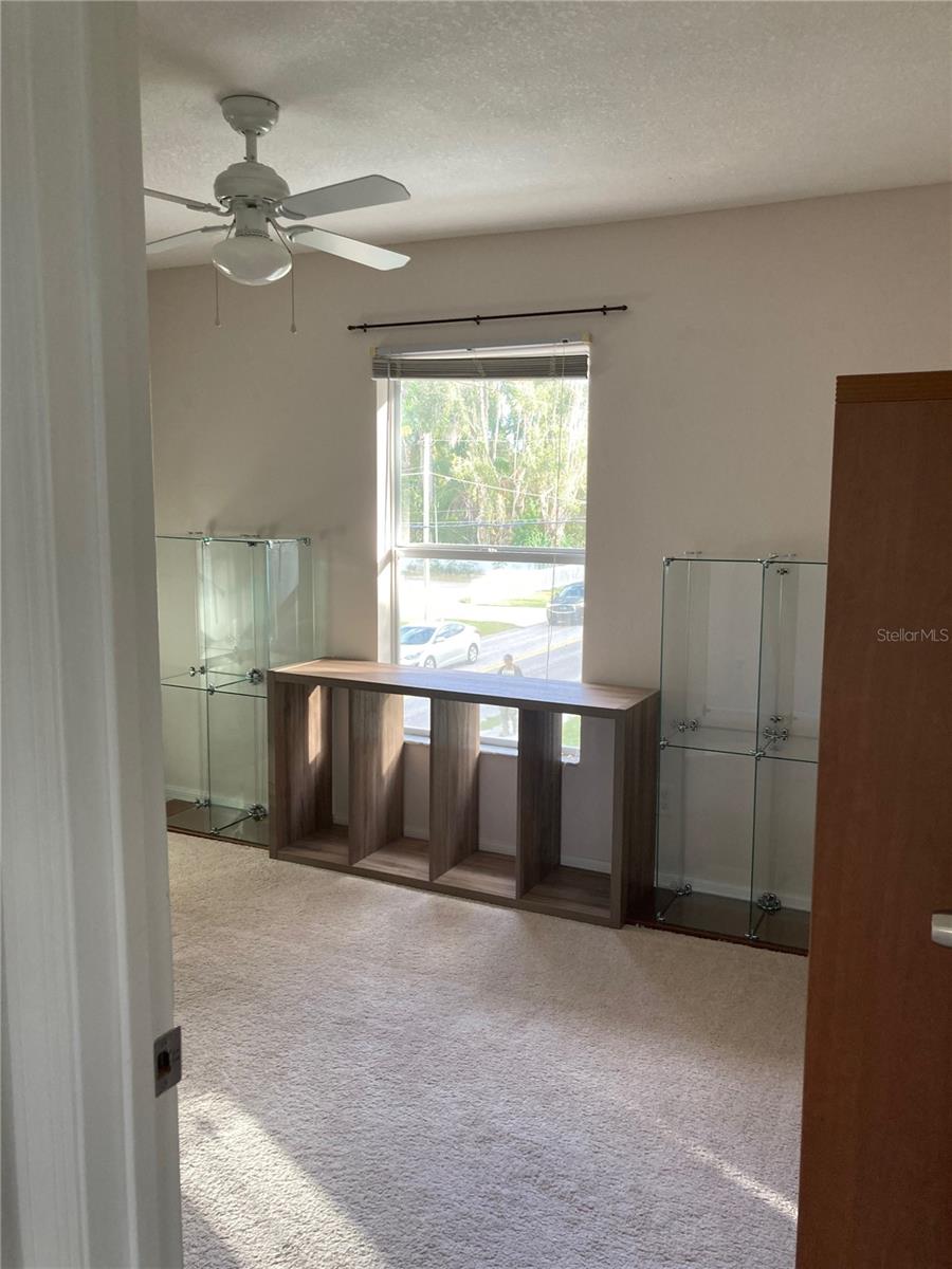 Image 23 of 32 For 1702 North Street