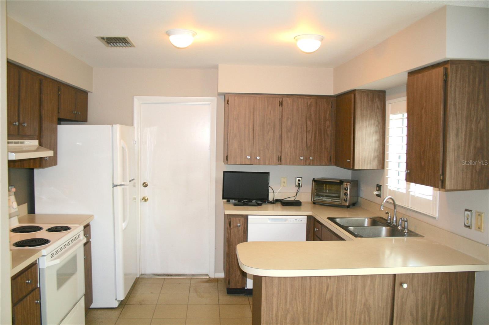 Image 13 of 25 For 2567 Knoll Street W