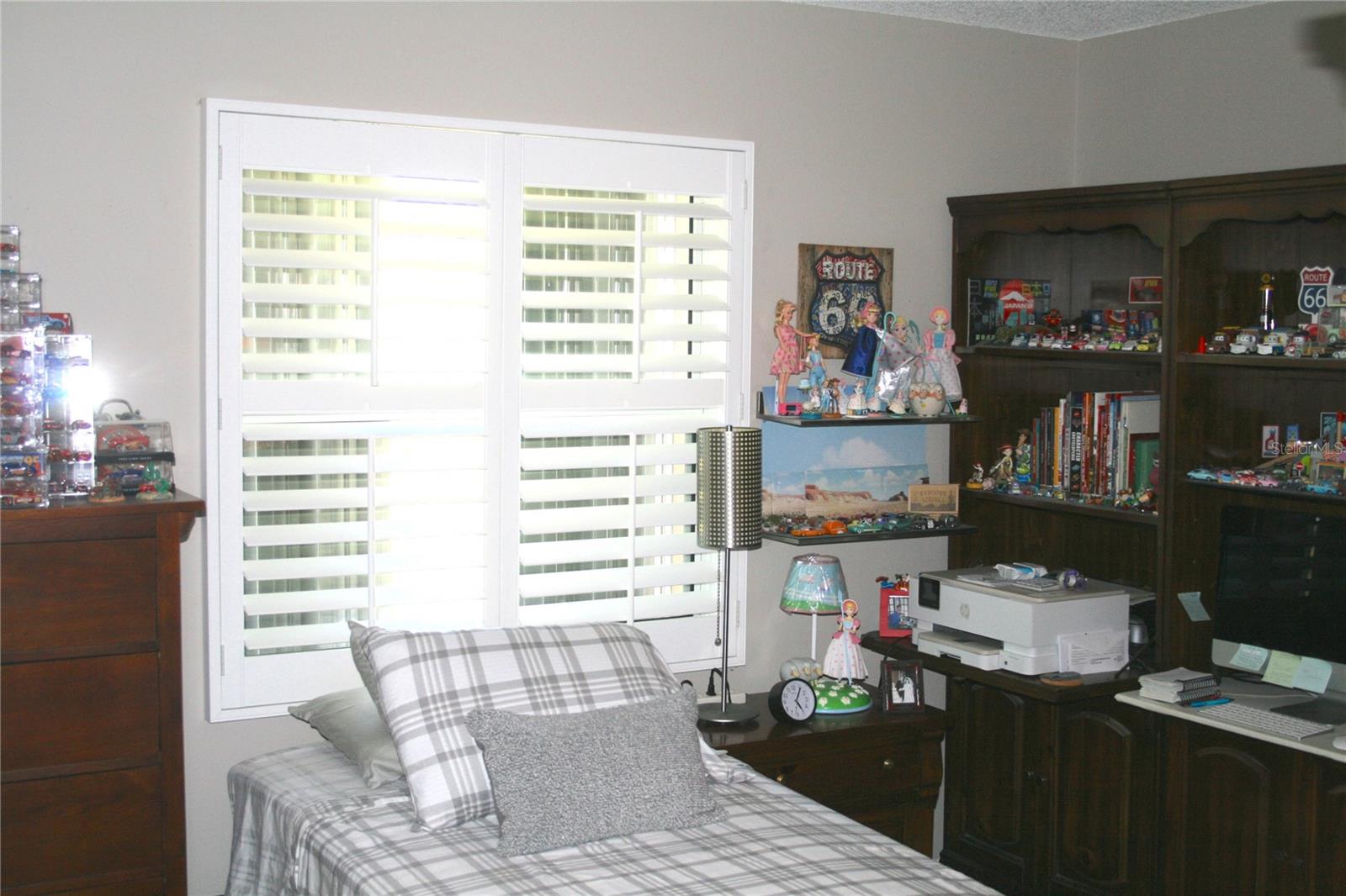 Image 20 of 25 For 2567 Knoll Street W