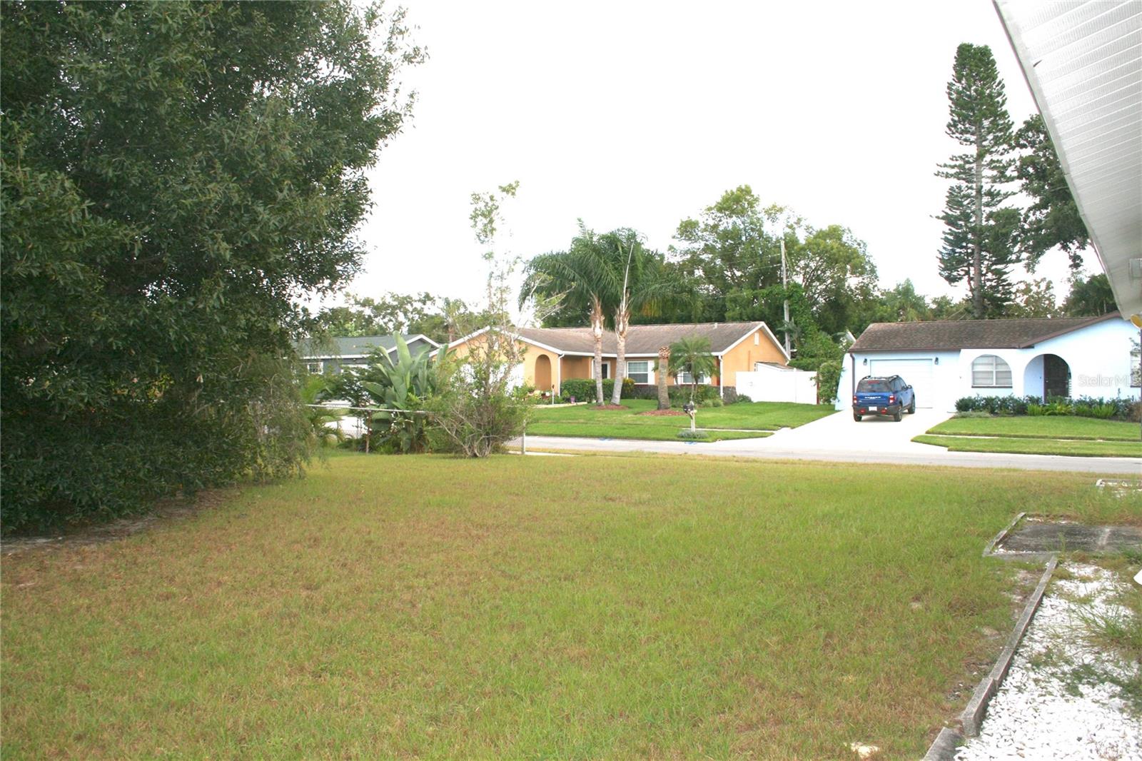 Image 23 of 25 For 2567 Knoll Street W