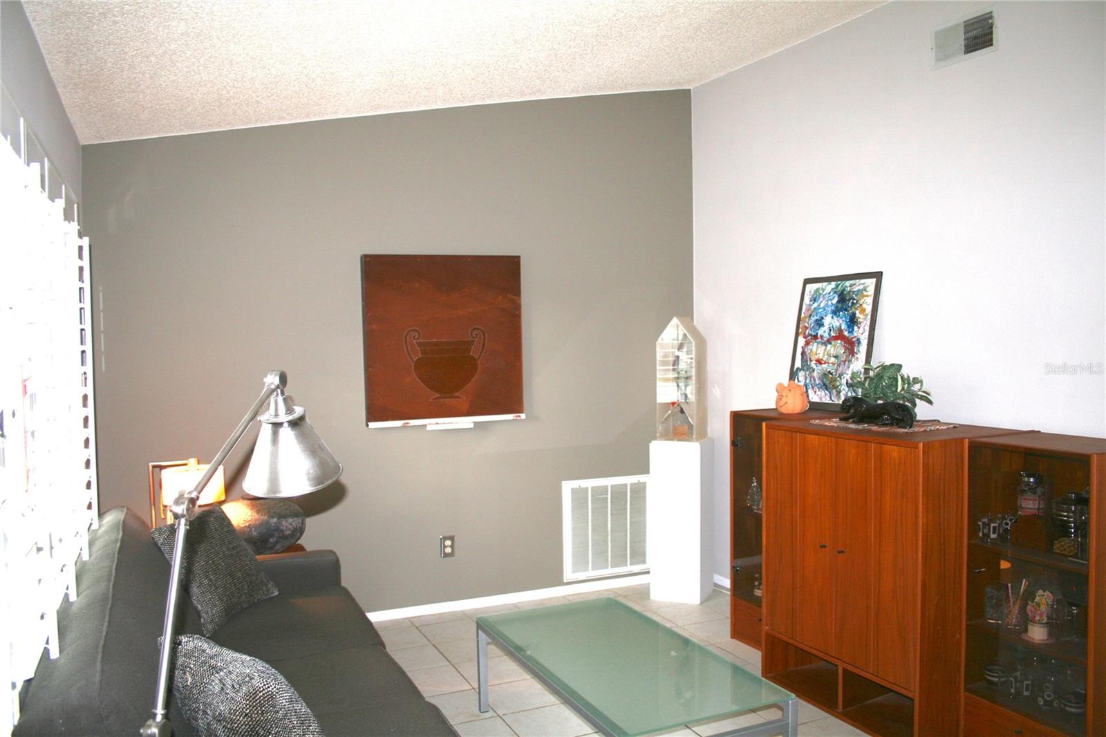 Image 5 of 25 For 2567 Knoll Street W