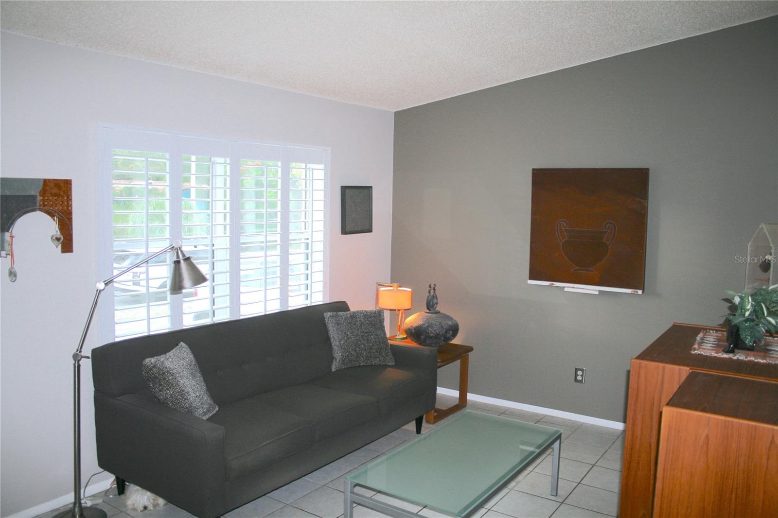 Image 7 of 25 For 2567 Knoll Street W