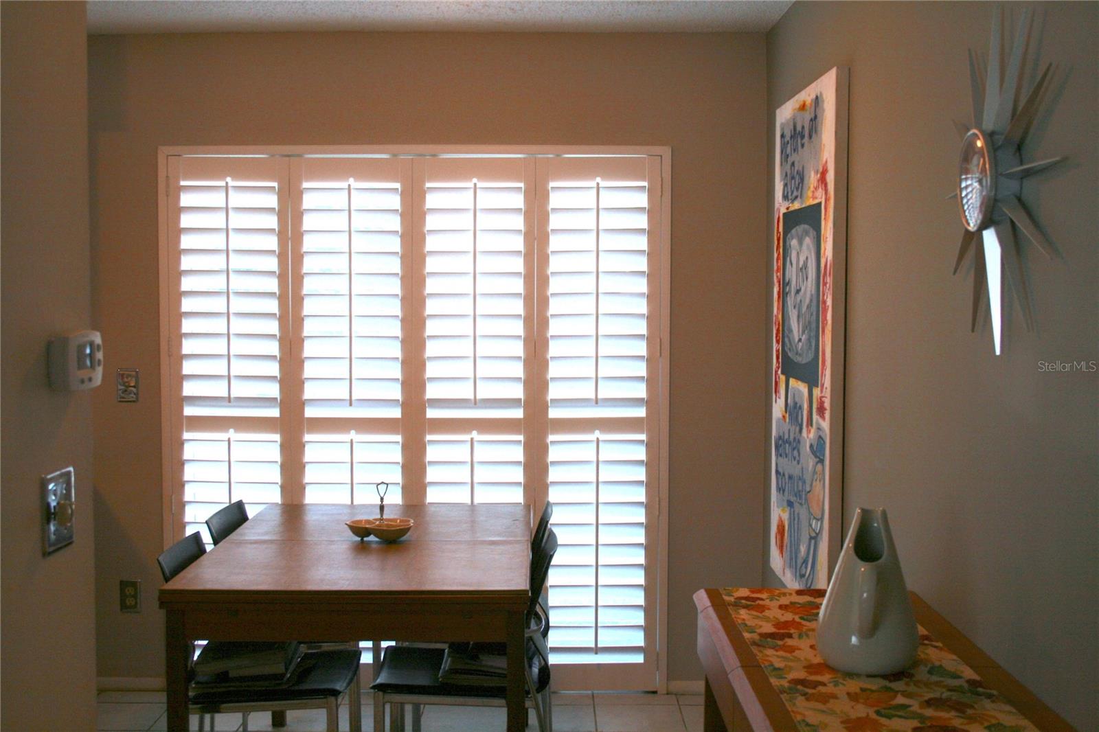 Image 9 of 25 For 2567 Knoll Street W