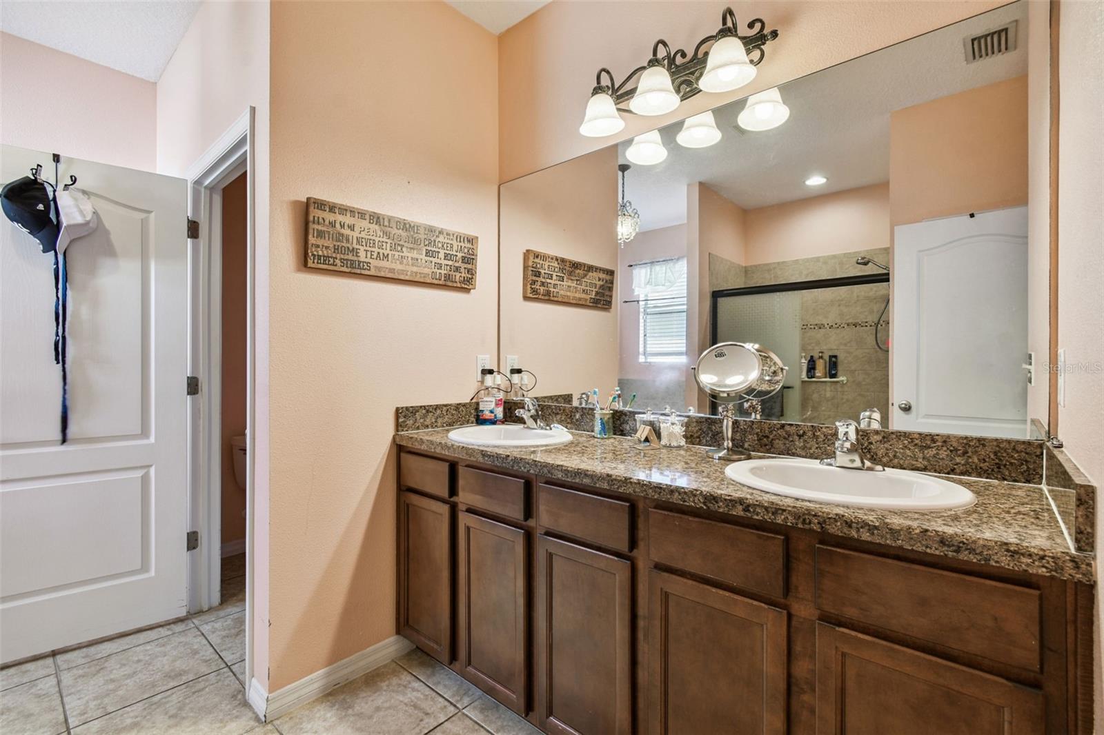 Image 19 of 47 For 1110 Lauren Manor Loop