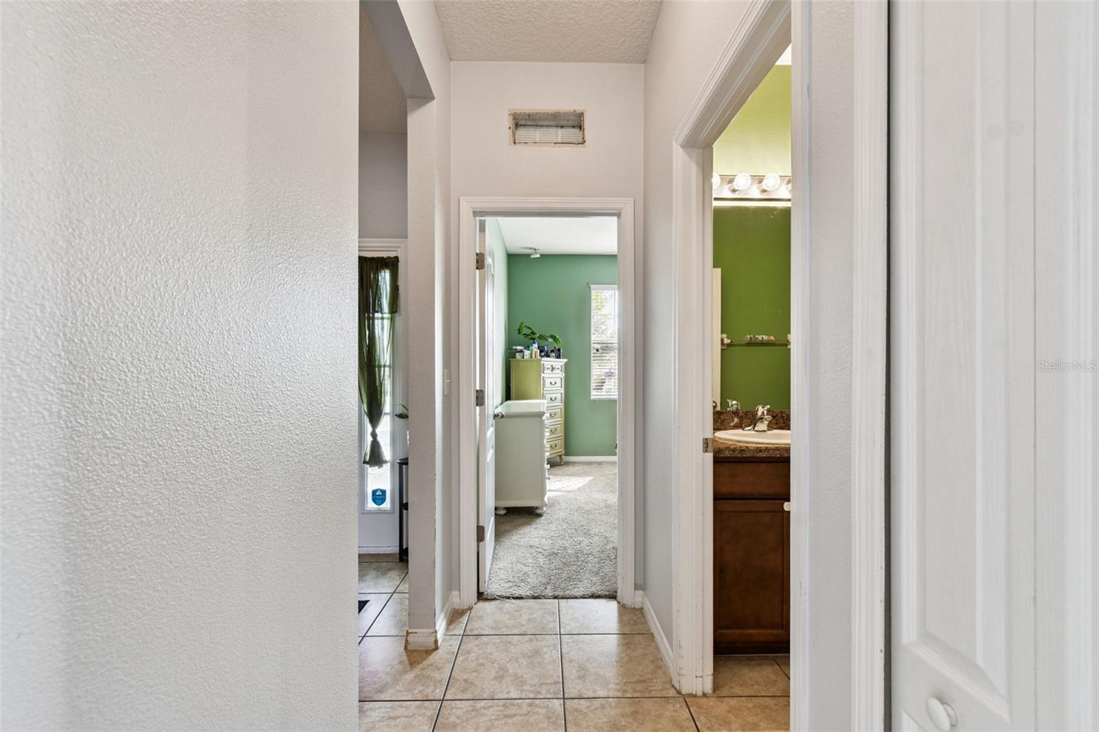 Image 24 of 47 For 1110 Lauren Manor Loop