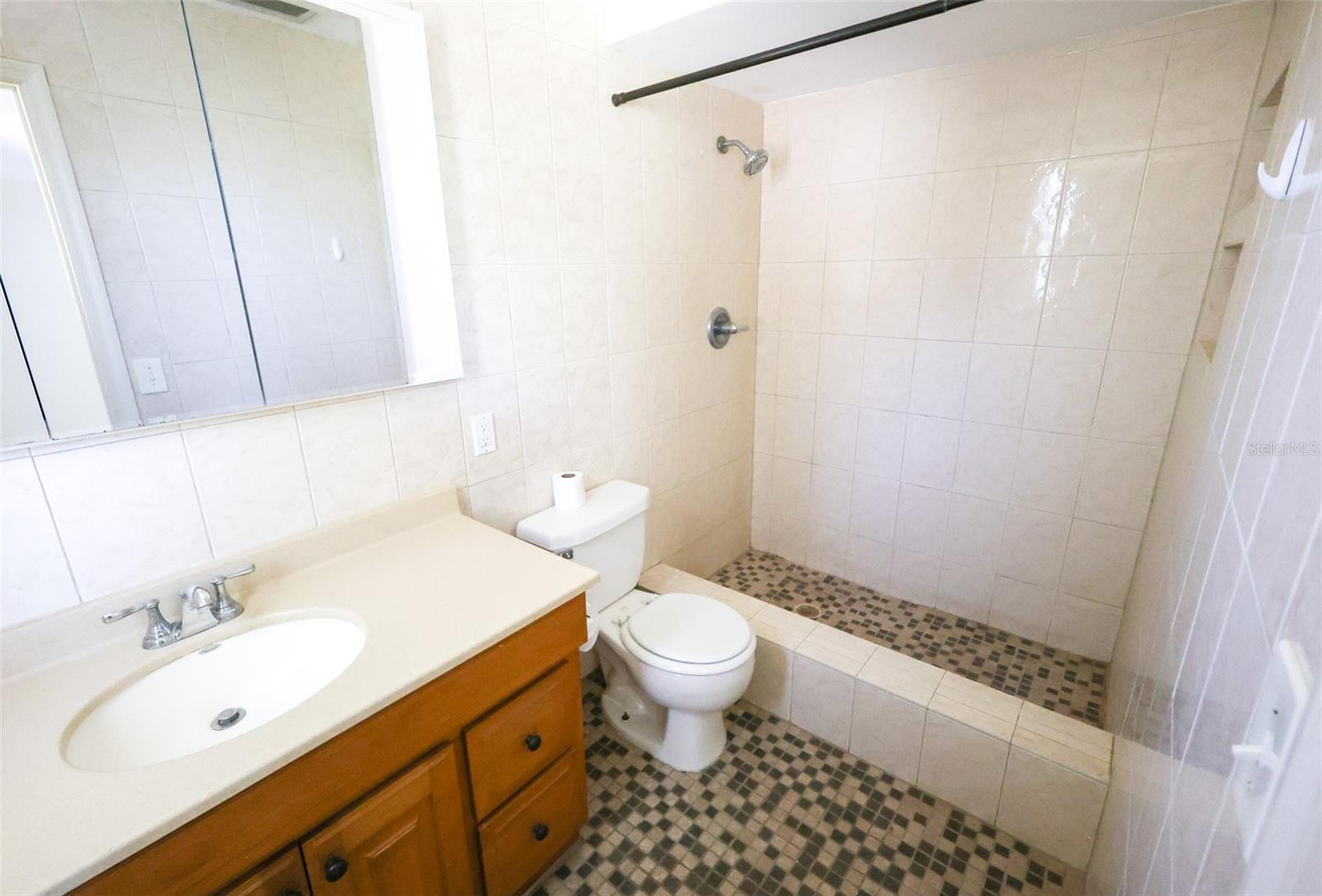 Image 11 of 18 For 1960 Union Street 34