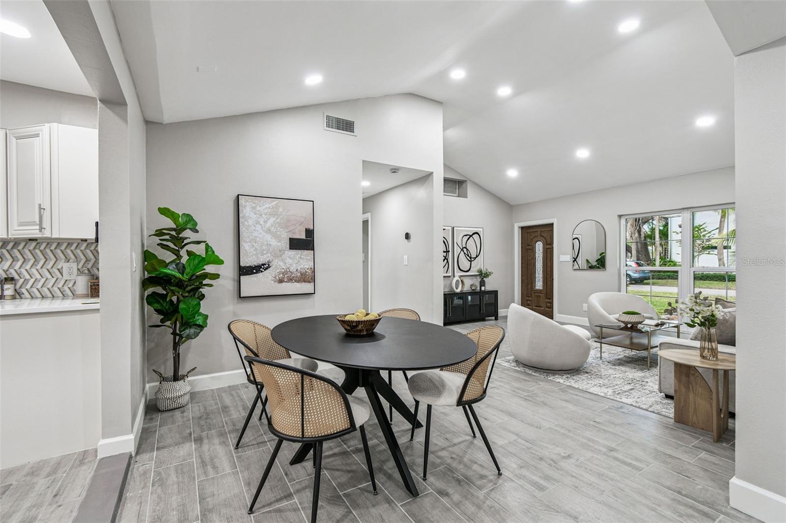 Image 11 of 51 For 2 Treasure Drive