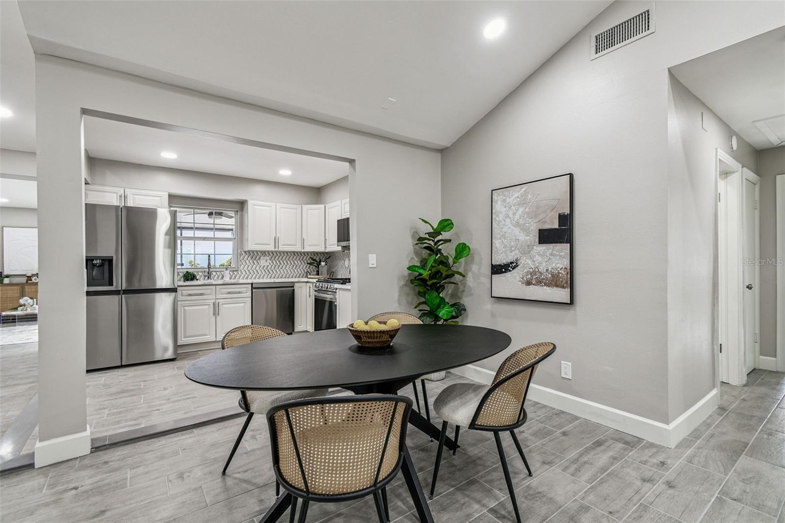 Image 14 of 51 For 2 Treasure Drive