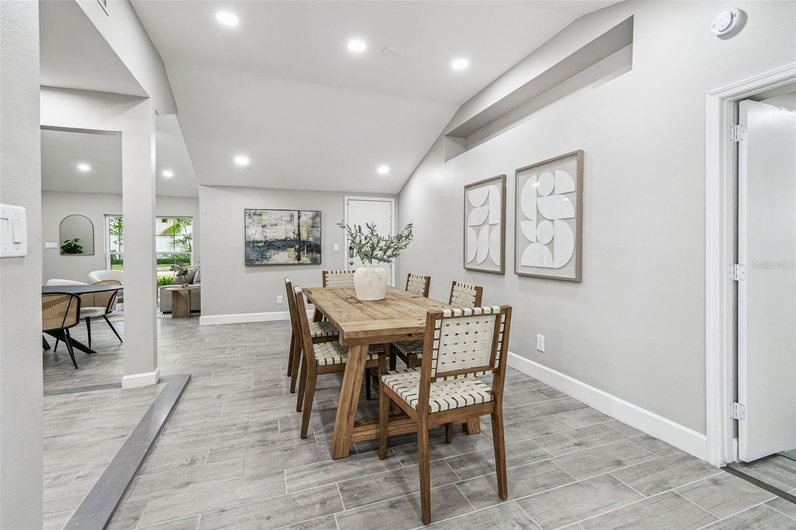 Image 17 of 51 For 2 Treasure Drive