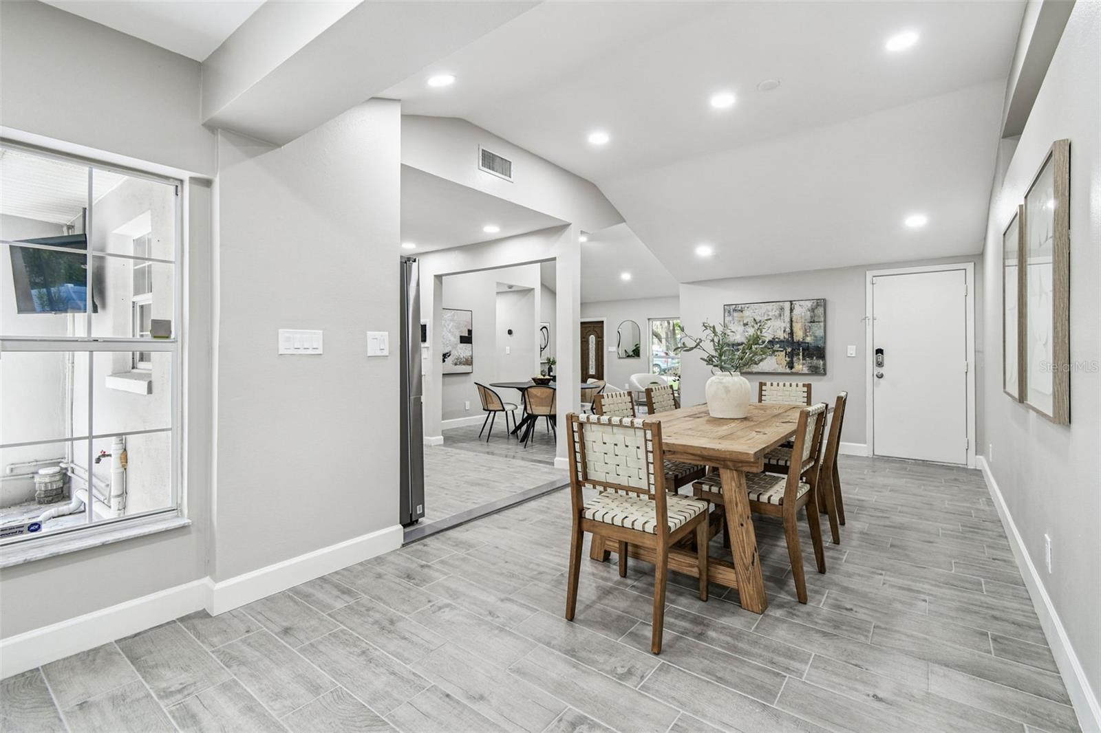 Image 18 of 51 For 2 Treasure Drive