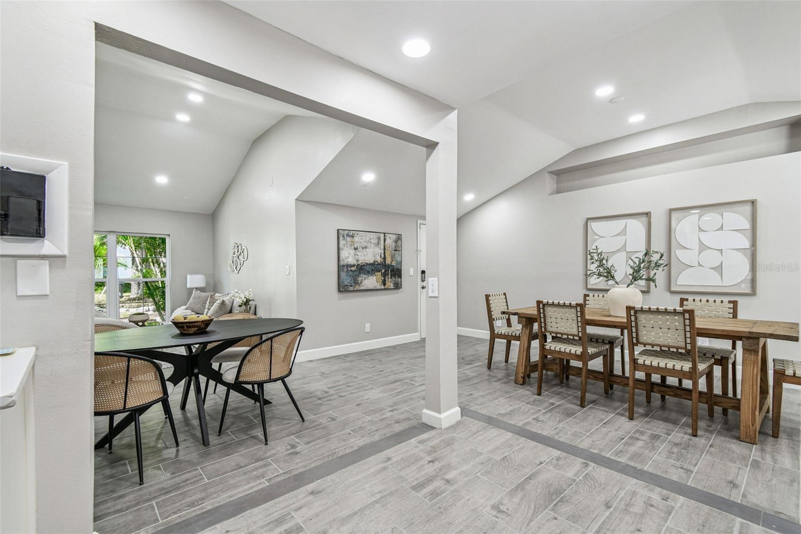 Image 19 of 51 For 2 Treasure Drive