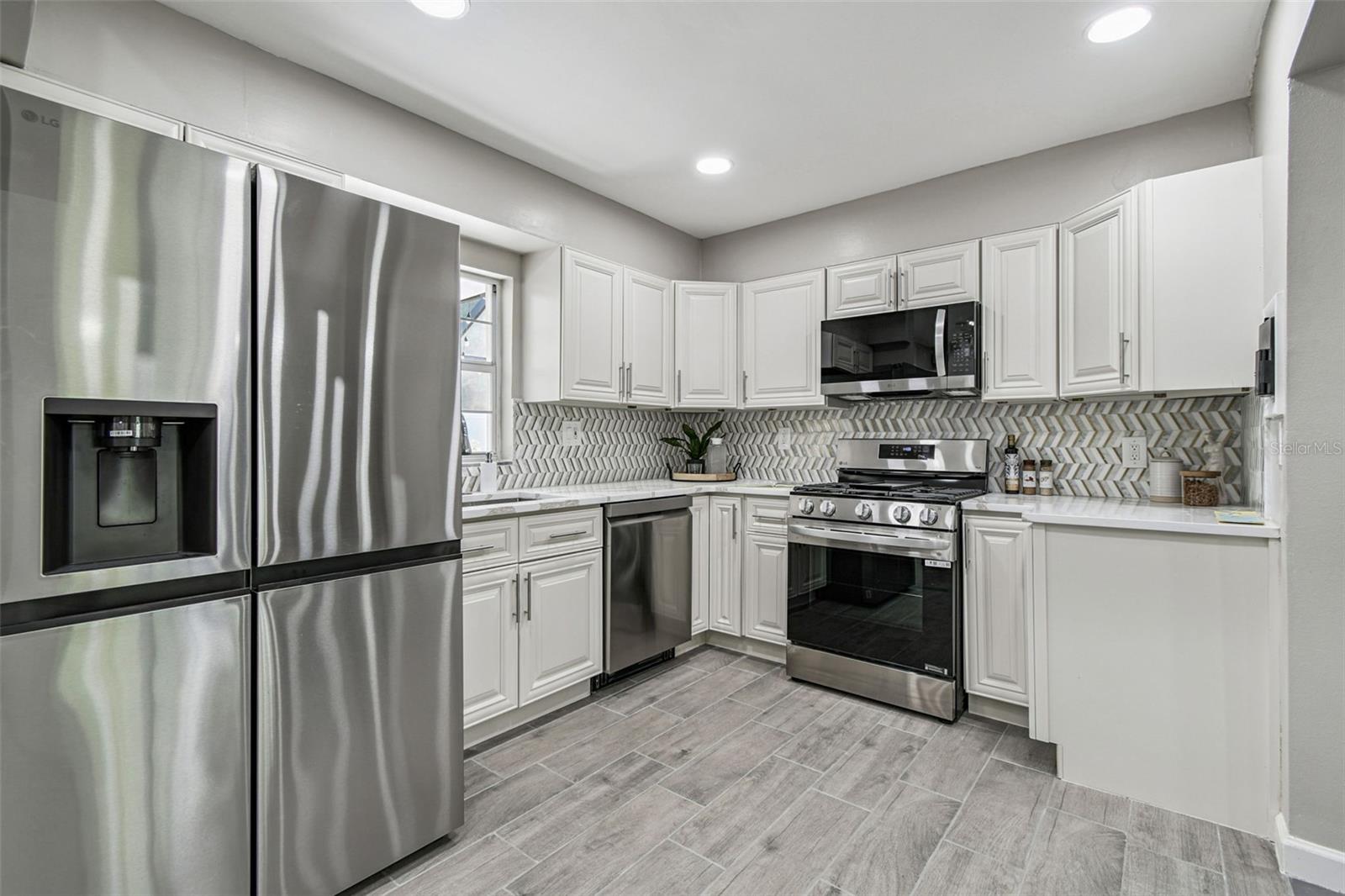 Image 20 of 51 For 2 Treasure Drive