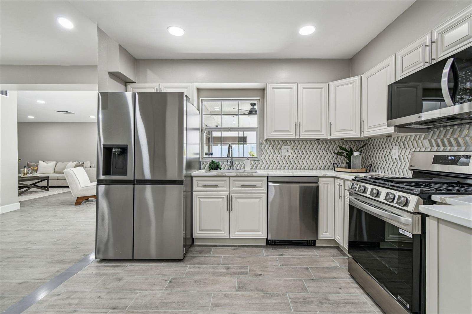 Image 22 of 51 For 2 Treasure Drive