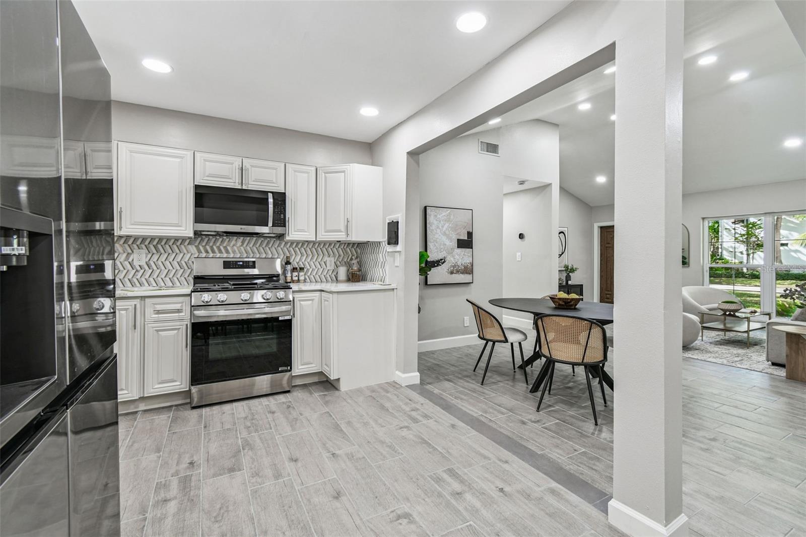 Image 23 of 51 For 2 Treasure Drive