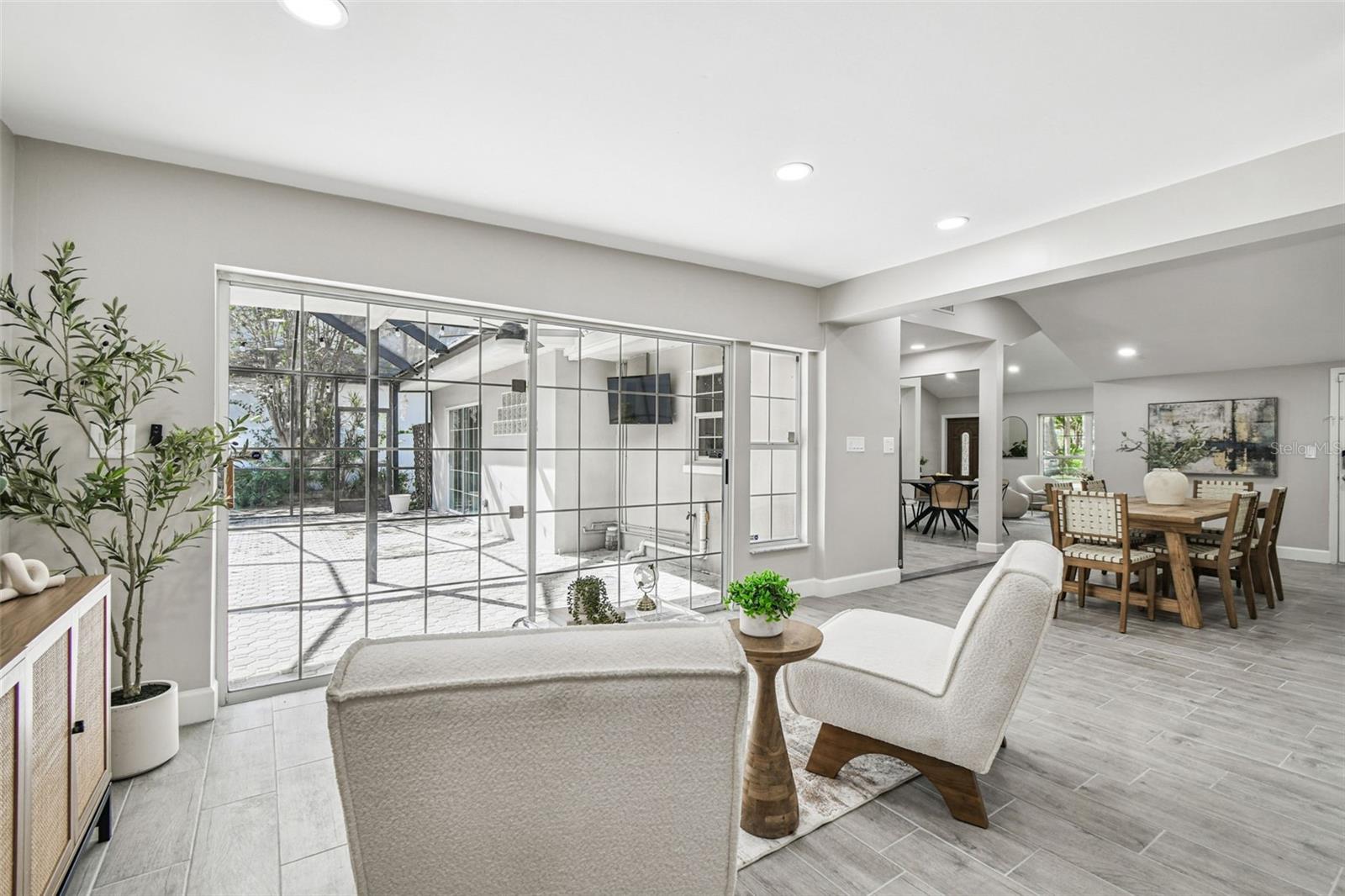 Image 27 of 51 For 2 Treasure Drive