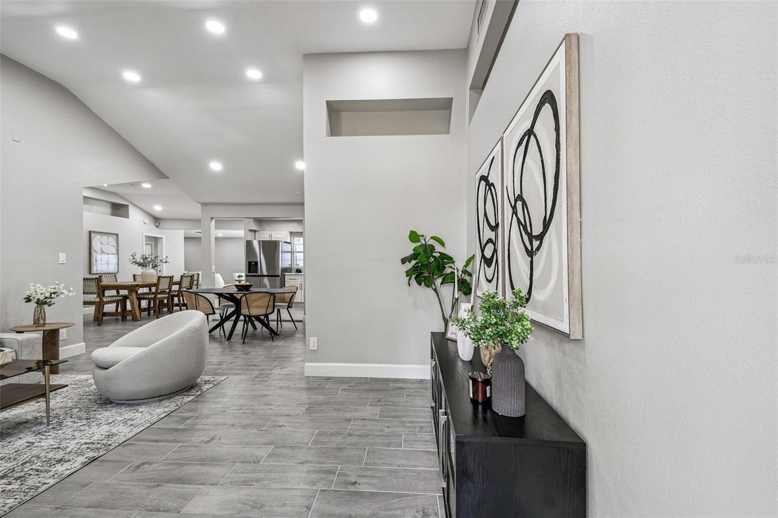 Image 5 of 51 For 2 Treasure Drive