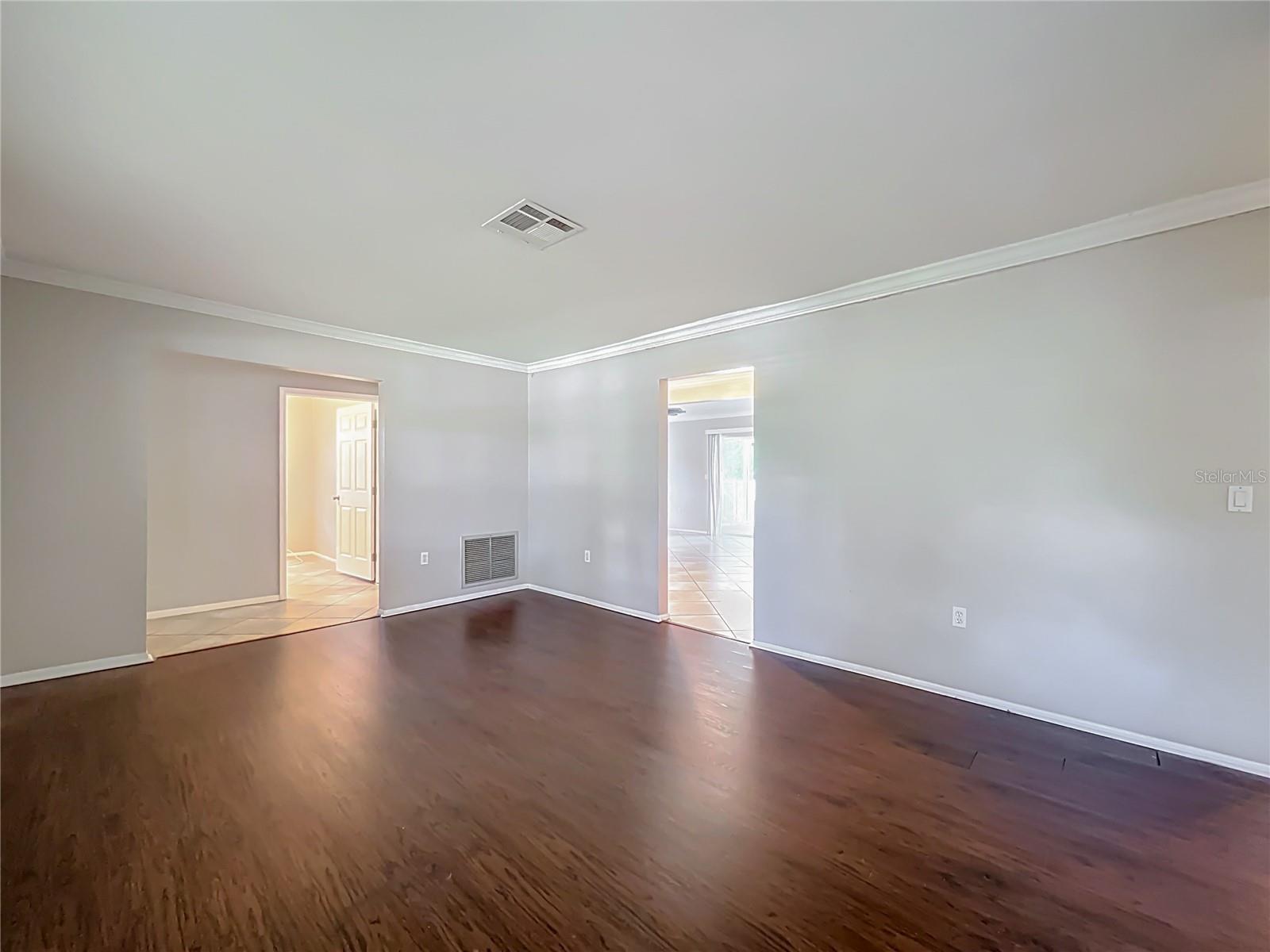 Image 11 of 47 For 300 Bay Hills Boulevard