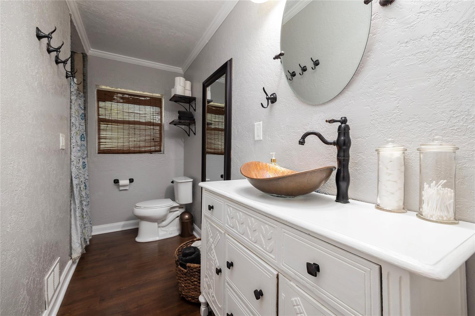 Image 23 of 54 For 3086 Huron Avenue