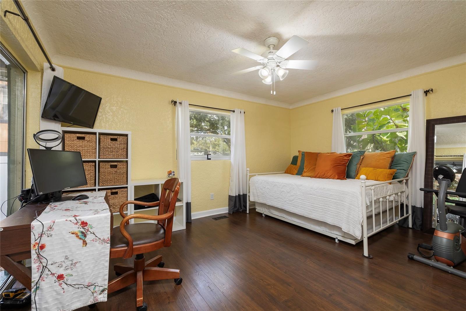 Image 24 of 54 For 3086 Huron Avenue