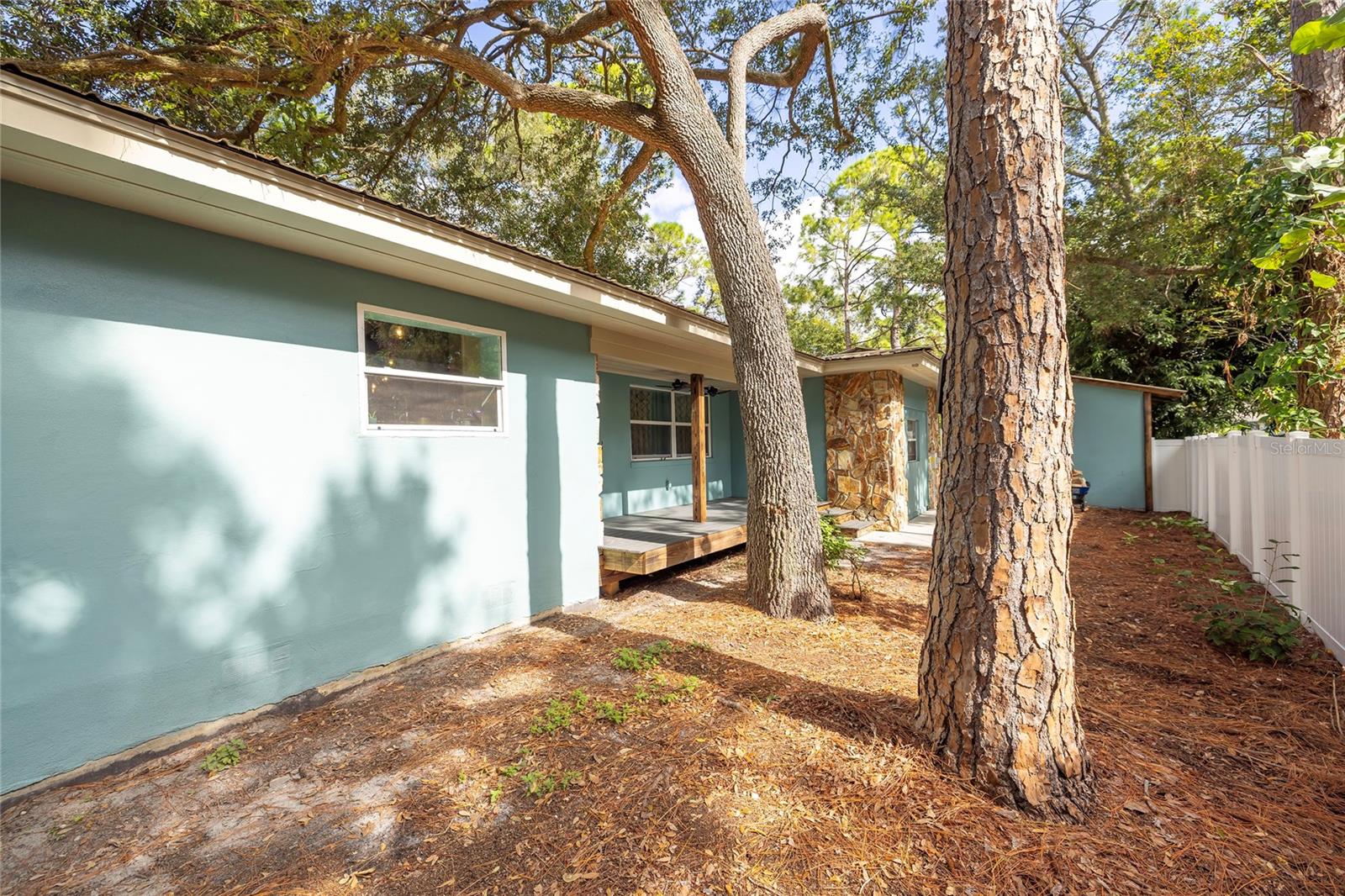 Image 40 of 54 For 3086 Huron Avenue