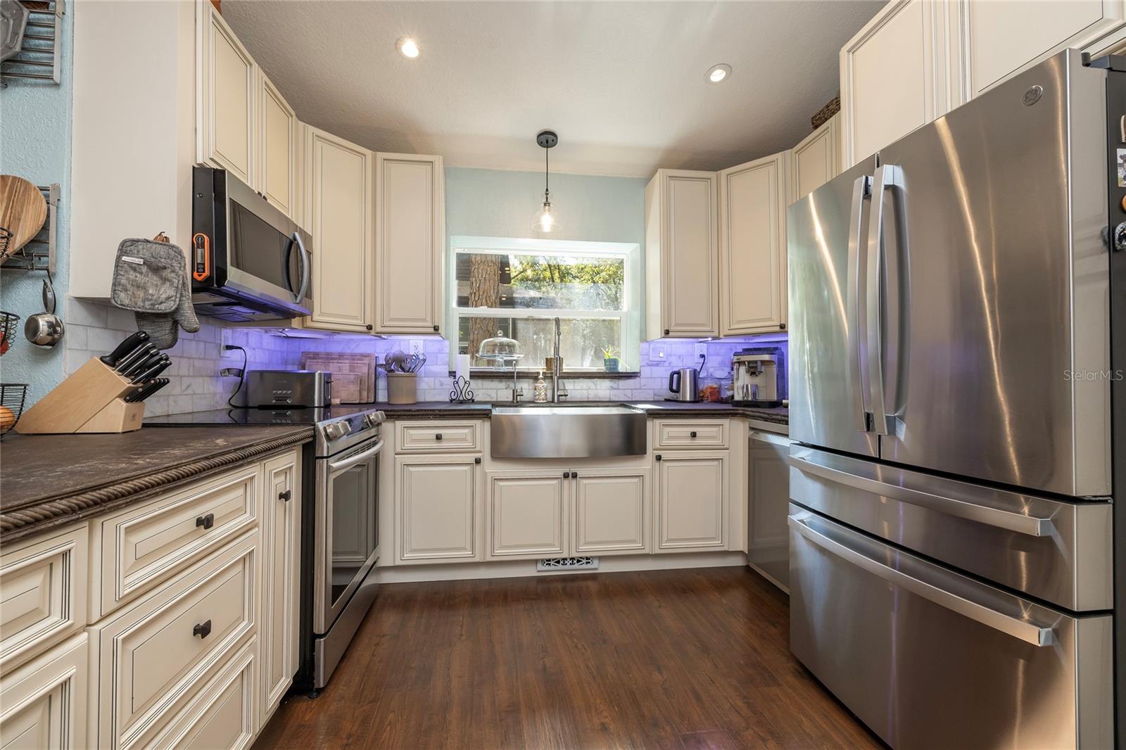 Image 6 of 54 For 3086 Huron Avenue